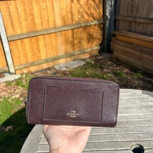 Coach Dark Burgundy Crossgrain Leather Accordion ZipAround Phone Wallet‎